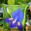 Iris Wool Applique Throw Pillow Pattern